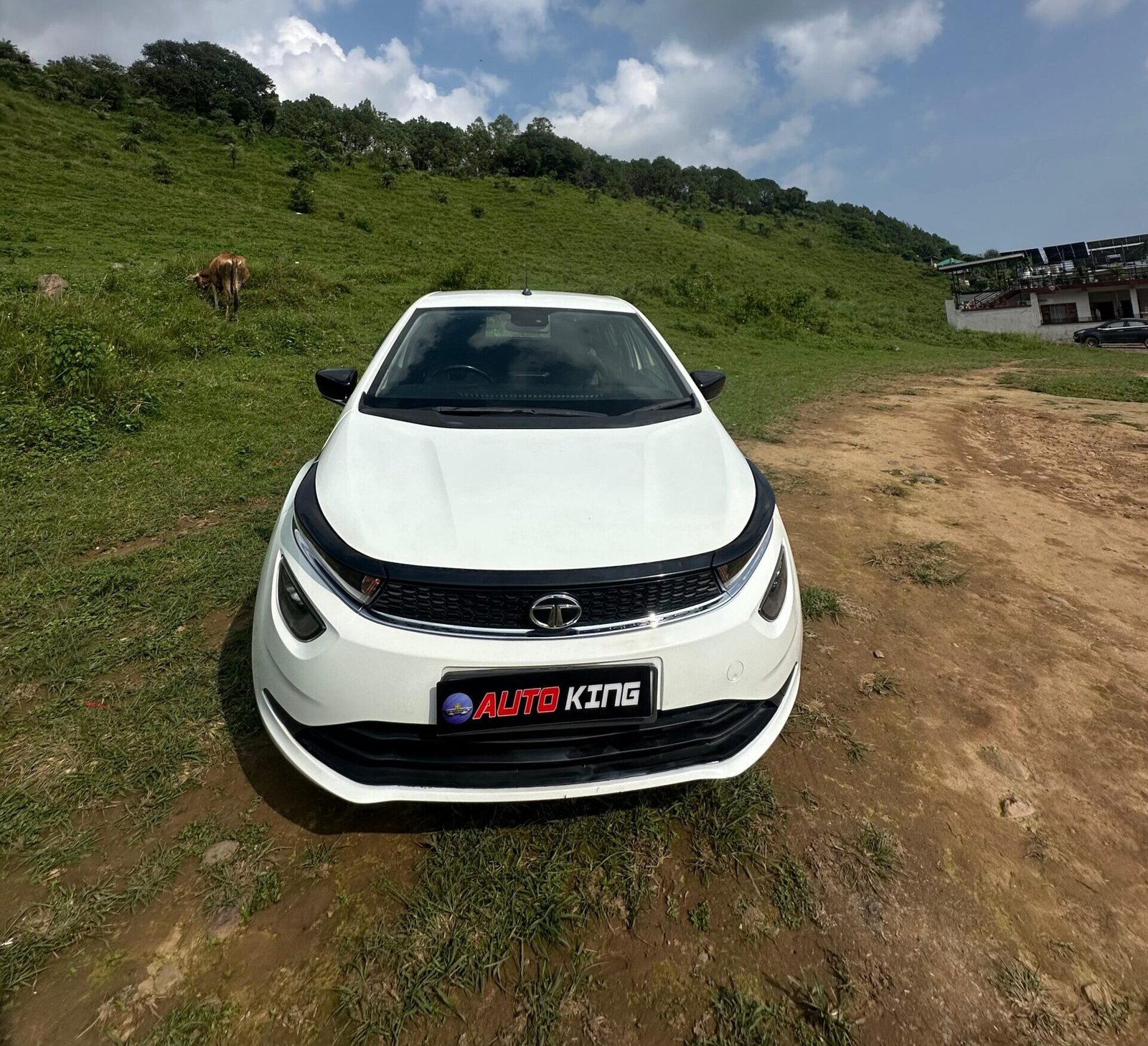 Tata Altroz frontside