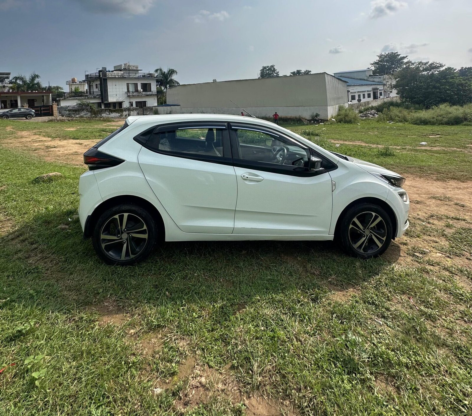 Tata Altroz rightside